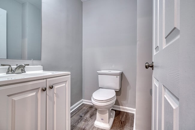 Building Photo - Woodward St