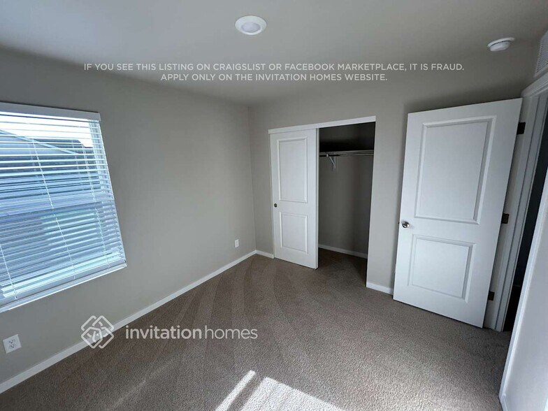 Building Photo - 970 Cascade Falls St