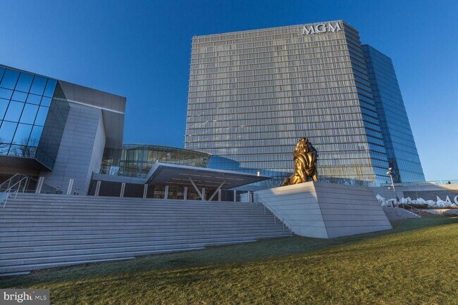 Building Photo - 712 Sentry Square