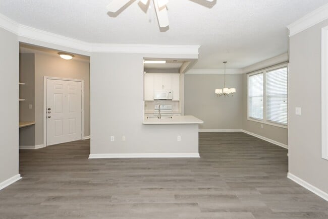 Building Photo - 1 Bedroom 1 Bath Condo in Southampton Pointe - Mt. Pleasant