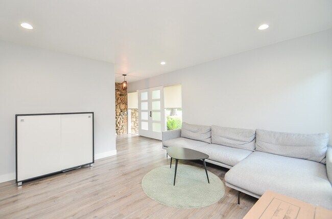 Building Photo - 1101 Guinea Dr