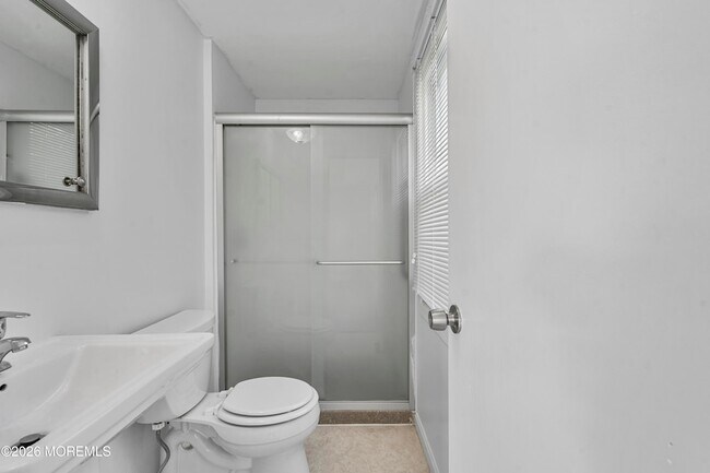 Building Photo - 8 Holton Ln