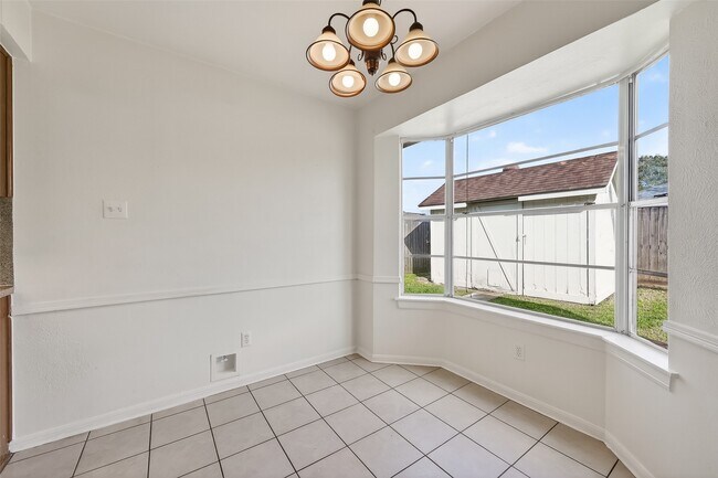 Building Photo - 2709 Lee Cir