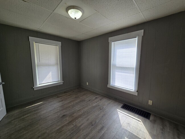 Building Photo - 211 Manson St
