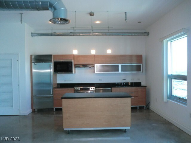Building Photo - 200 Hoover Ave