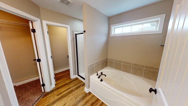 Building Photo - 733 Cavalier Dr