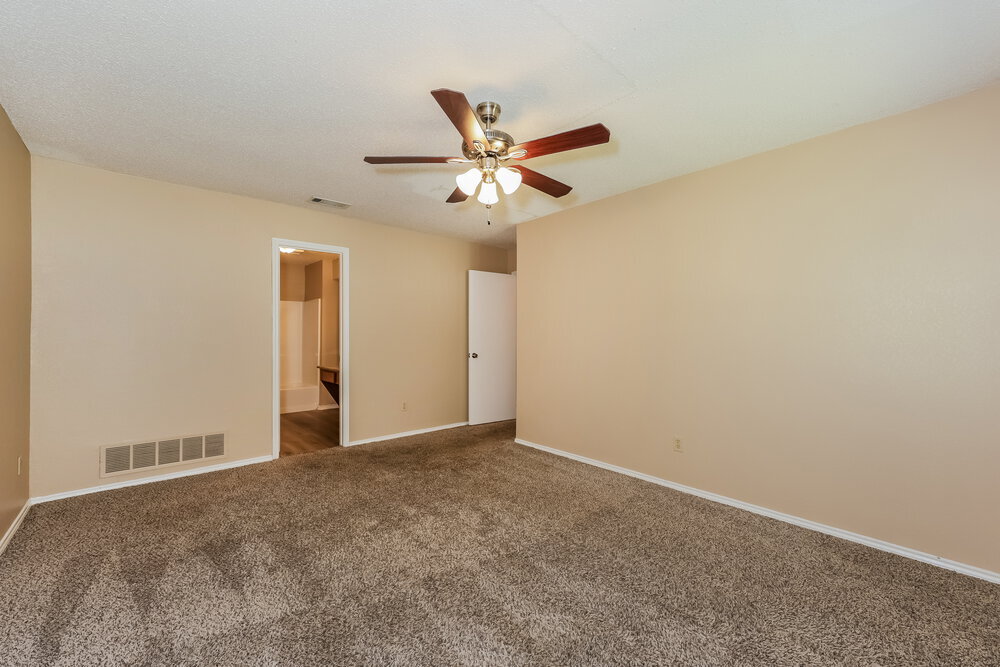 Building Photo - 1125 Hidden Creek Dr