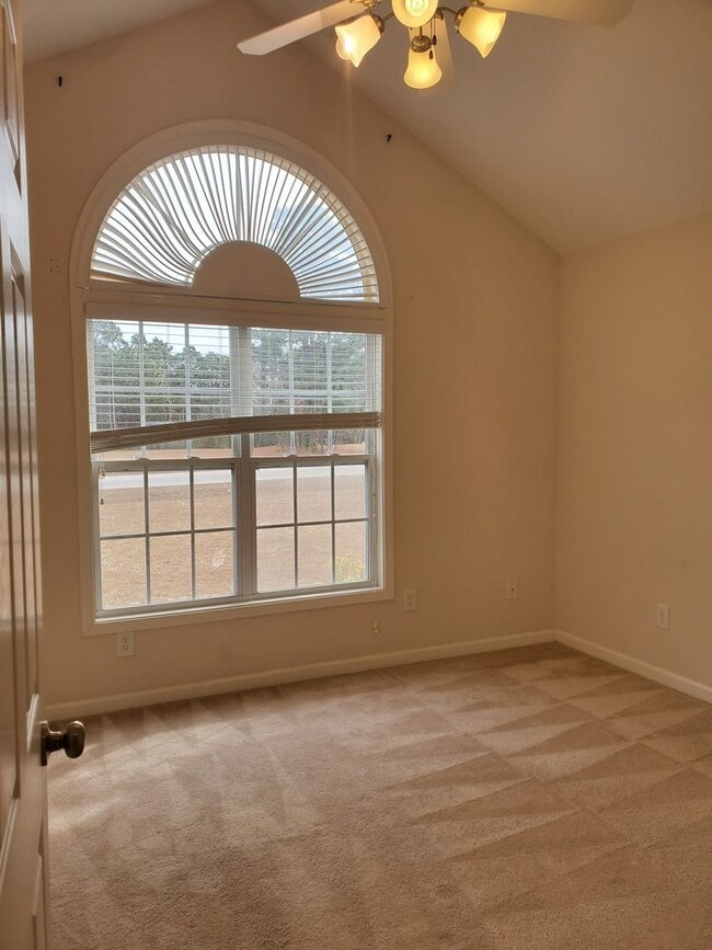 Building Photo - BEAUTIFUL 3 BEDROOM HOME!