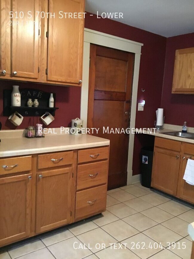 Building Photo - 510 S 70th St