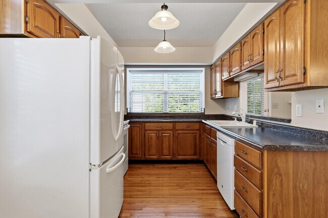 Building Photo - 3013 Redbud Ct