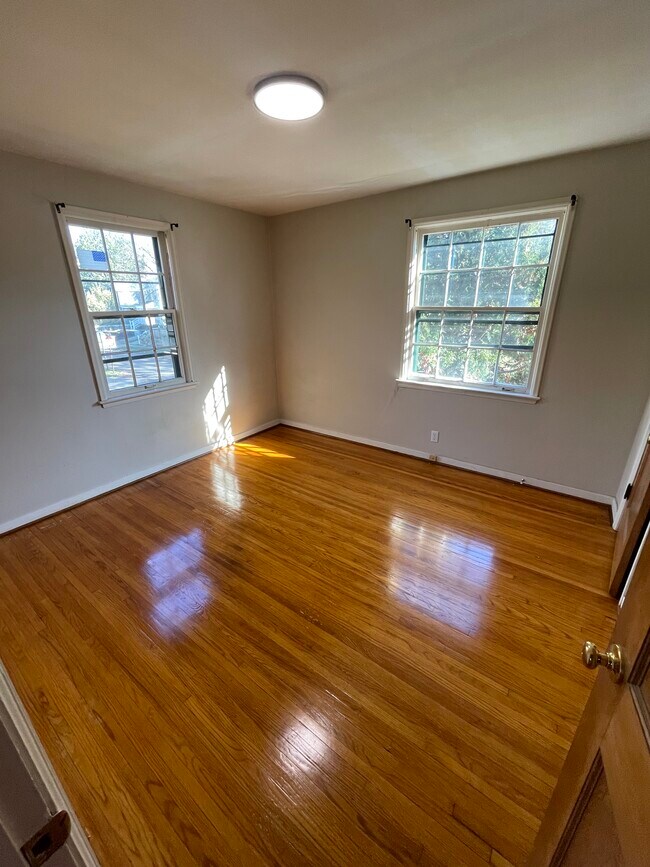 Building Photo - 2563 Medary Ave