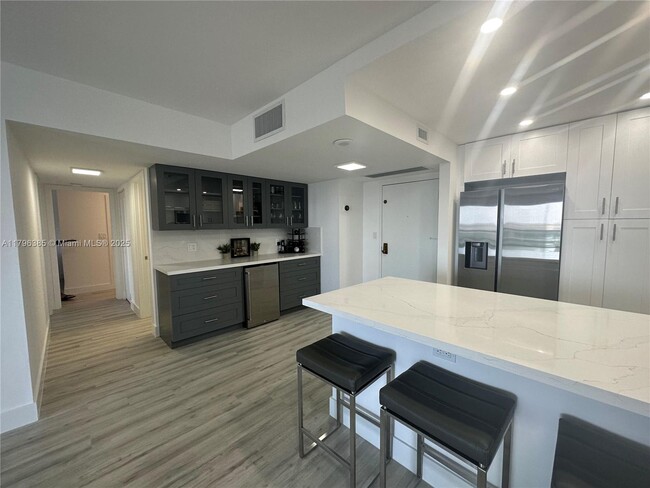 Building Photo - 3800 S Ocean Dr