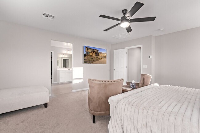 Building Photo - BEAUTIFUL 5 bedroom plus loft!