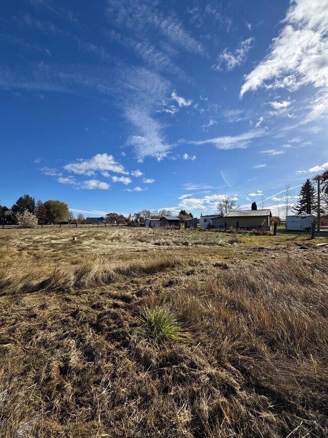 Building Photo - Spacious Pet-Friendly Rental on 3 Acres — Perfect for Horse Owners!