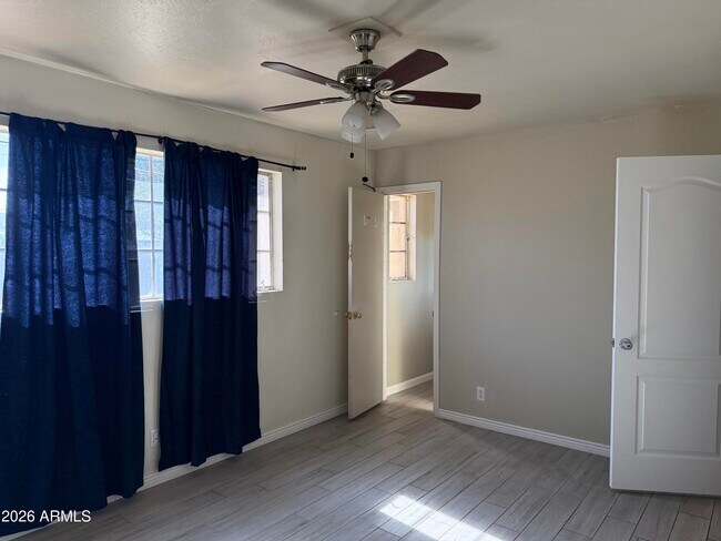 Building Photo - 6943 E Latham St