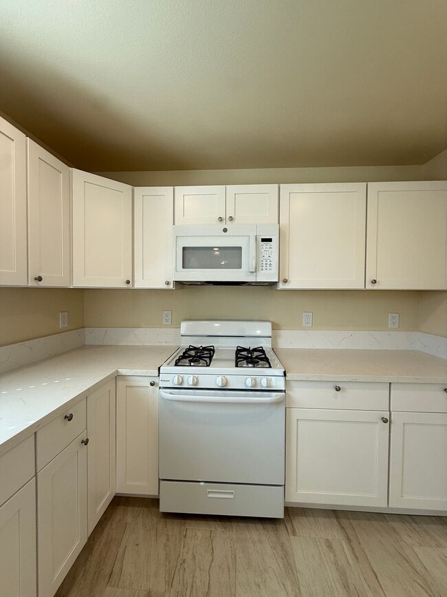 Building Photo - M12150