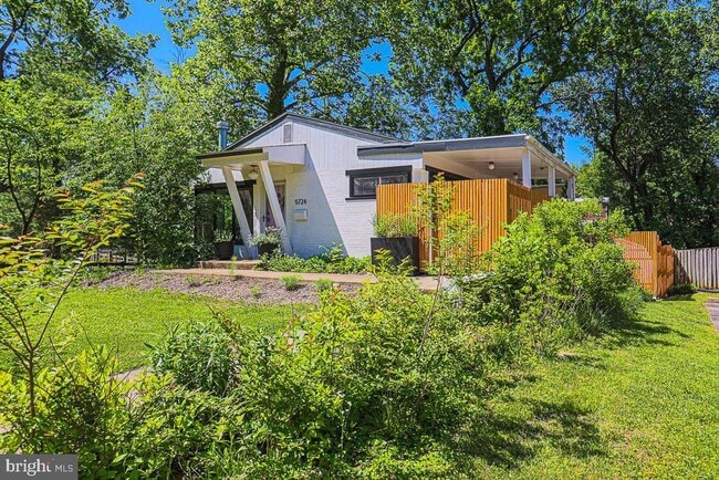 Building Photo - 5724 Greenspring Ave