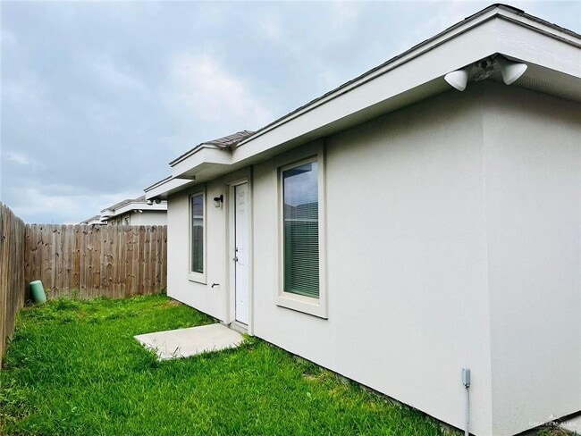 Building Photo - 13 Alta Vista Dr