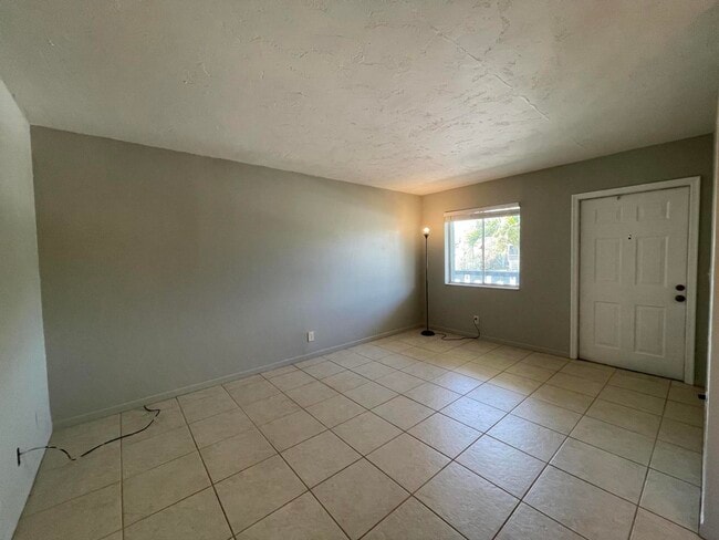 Building Photo - 306 E Ocean Ave