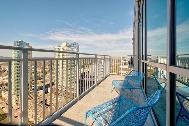 Building Photo - 222 West Ave