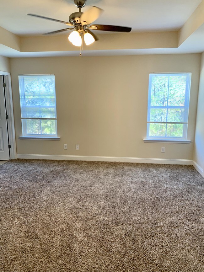 Building Photo - 147 Waverly Way