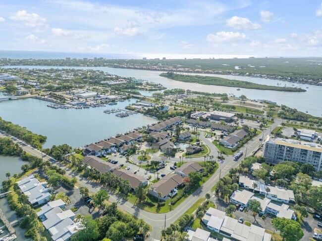 Building Photo - 129 Lagoon Ct