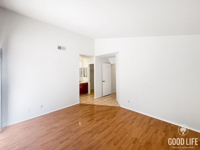 Building Photo - Cozy Escondido 3BR/2BA with A/C, large bac...