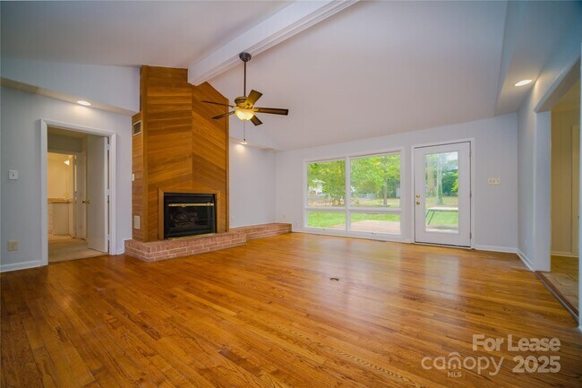 Building Photo - 1123 Lynbrook Dr