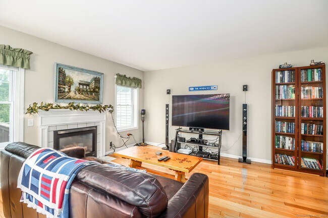 Building Photo - 601 Larson Dr