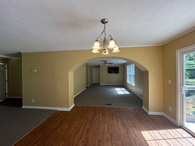 Building Photo - Spacious 3 bedroom 2 bath home in Leland