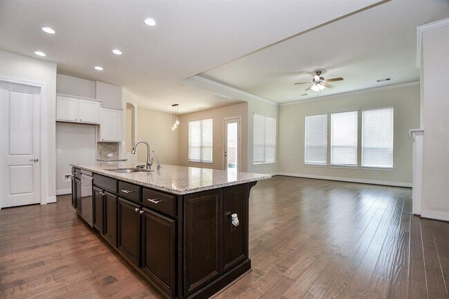 Building Photo - 25106 Sundance Park Ln