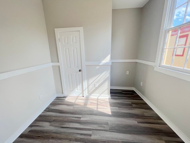 Building Photo - 3 BED | 2 BATH | VICTORIAN DISTRICT