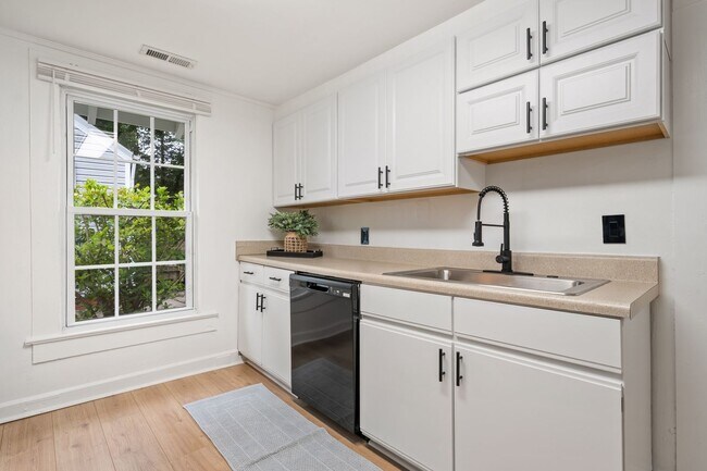 Building Photo - 3be/2ba Premium House Round the Corner fro...
