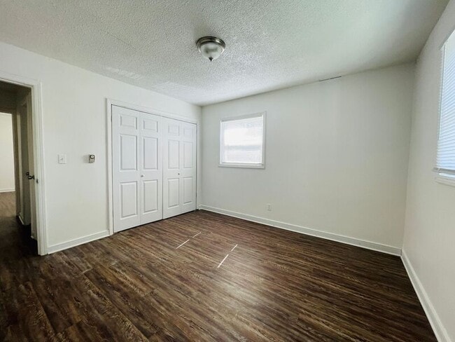 Building Photo - 802 W Main St