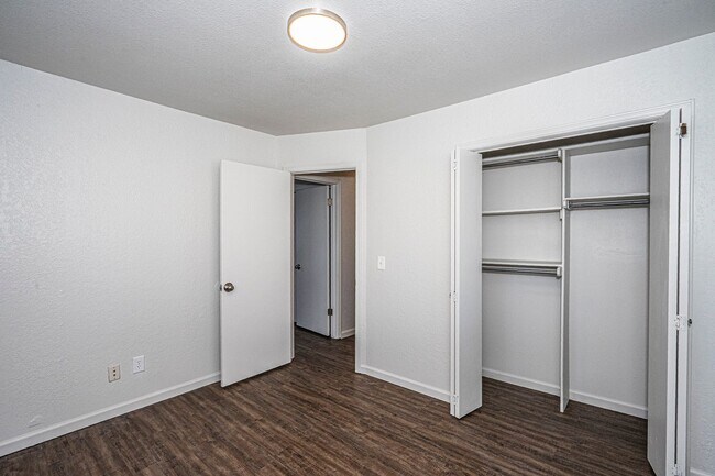 Building Photo - Great  3 Bed 2 Bath in Yukon!