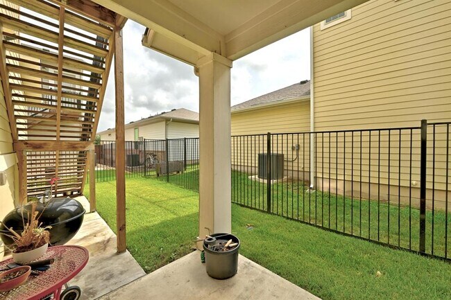 Building Photo - 8007 Orizzonte St