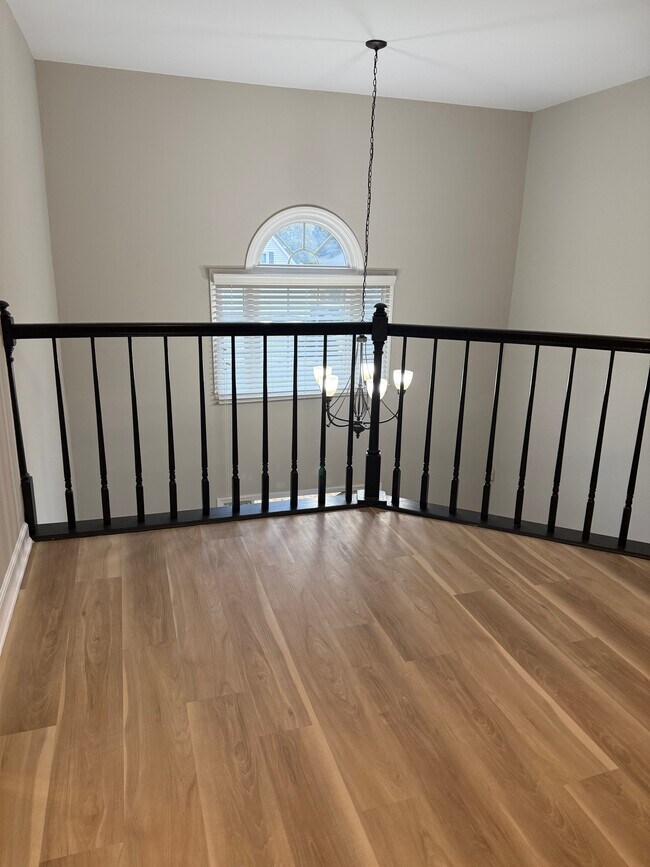 Building Photo - 1601 Willow Way