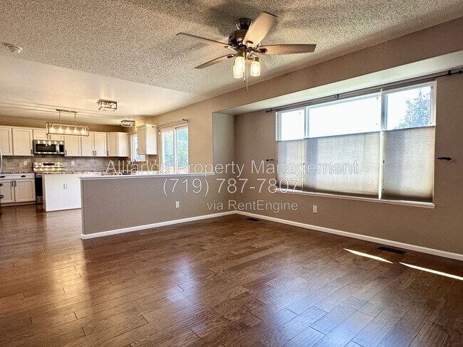 Building Photo - 965 Piros Dr