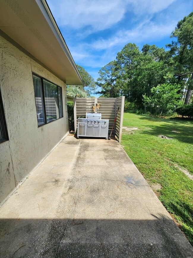 Building Photo - Gulf Shores 2/1.5 condo at Country Club Village