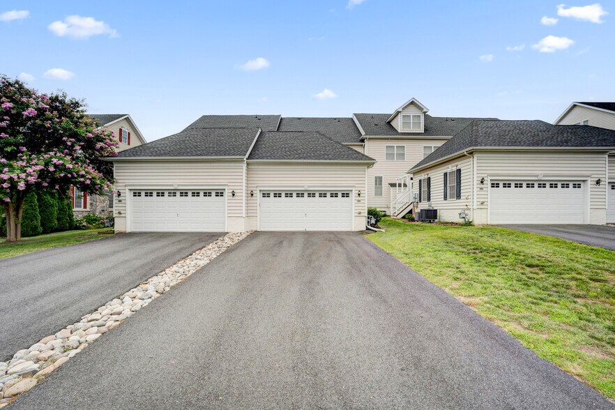 Building Photo - 23202 Evergreen Ridge Dr