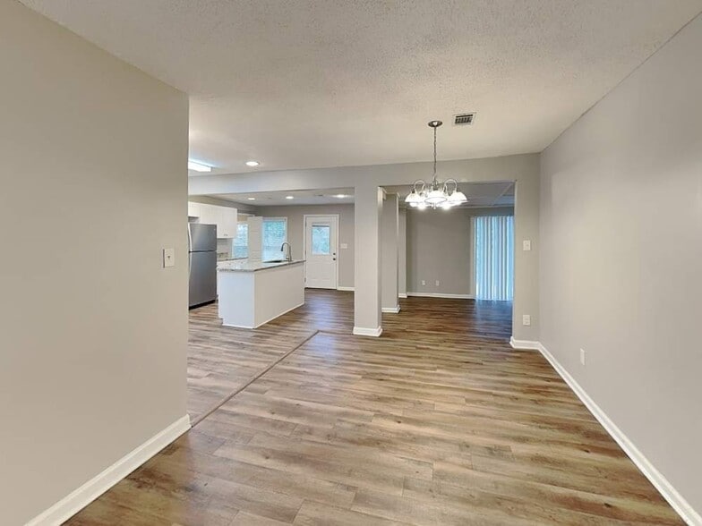 Building Photo - 721 Utoy Cir SW