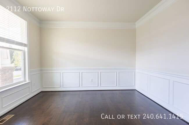 Building Photo - 2112 Nottoway Dr