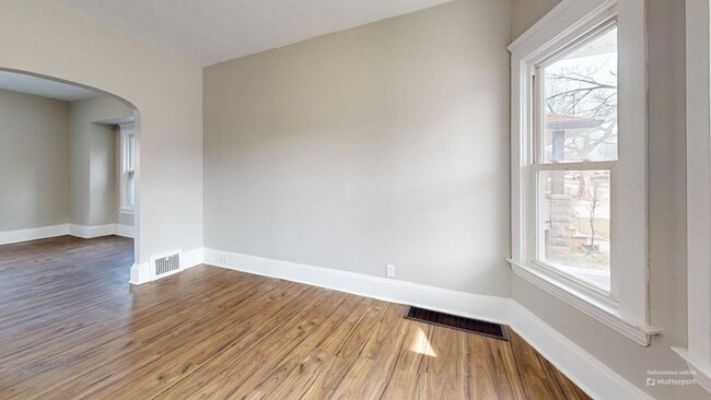 Building Photo - Lease to own! 5 bedroom/1 bath, Old Brooklyn.