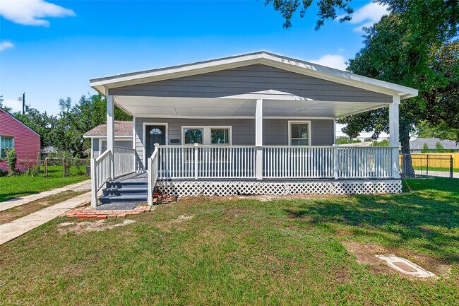 Primary Photo - 2217 10th St