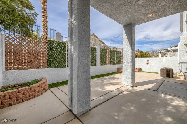 Building Photo - 2405 Esteem Ridge Dr