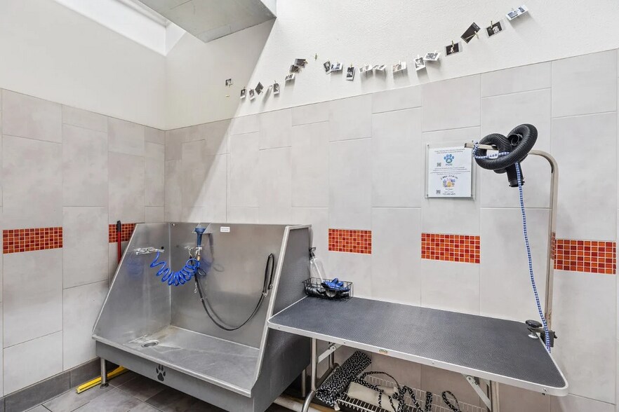 Building Photo - 2900 E 16th Ave