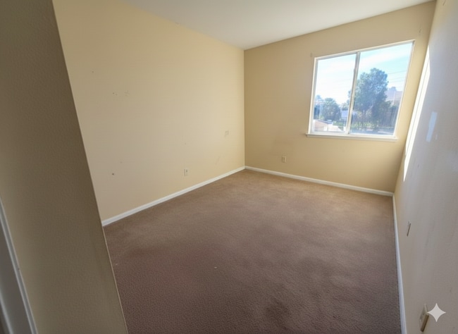 Building Photo - Charming & Spacious 3-Bedroom Apartment in Greenwood Park