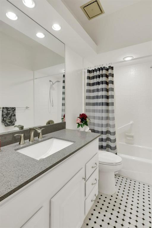 Building Photo - 7334 Pine Creek Way