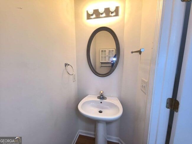 Building Photo - 619 Kenridge Way