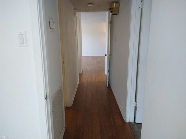 Building Photo - 2 br, 2 bath Condo - 8401 North New Braunf...